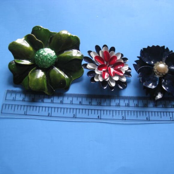 Lot of 8 Vtg Costume Brooches Pins - Picture 7 of 16